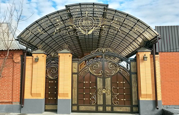 Купить или заказать ворота для дома с навесом - стильные и надежные решения для вашего участка в Пушкине от 41748 руб | ВоротМастер-Пшн